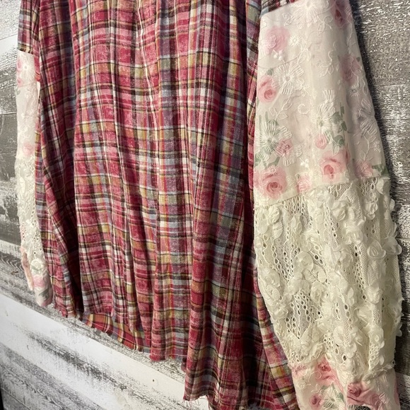 POL Lace-Trim Floral Blouse in Pink and Cream - Picture 15 of 15